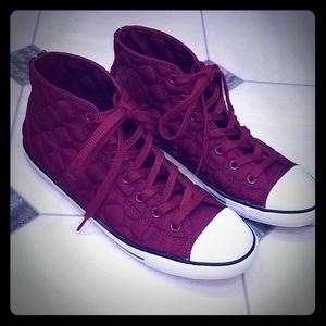 Maroon/Burgundy Quilted Size 8 high top Converse